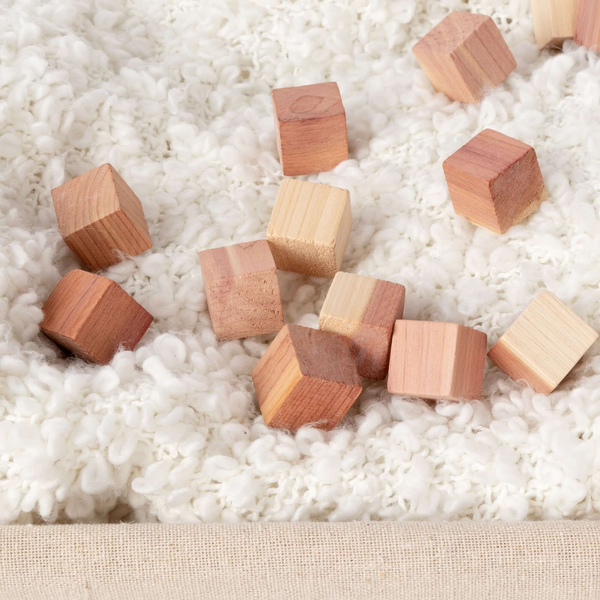 compactor-oregon-lot-de-16-cubes-antimites-en-c-dre-naturel image 6