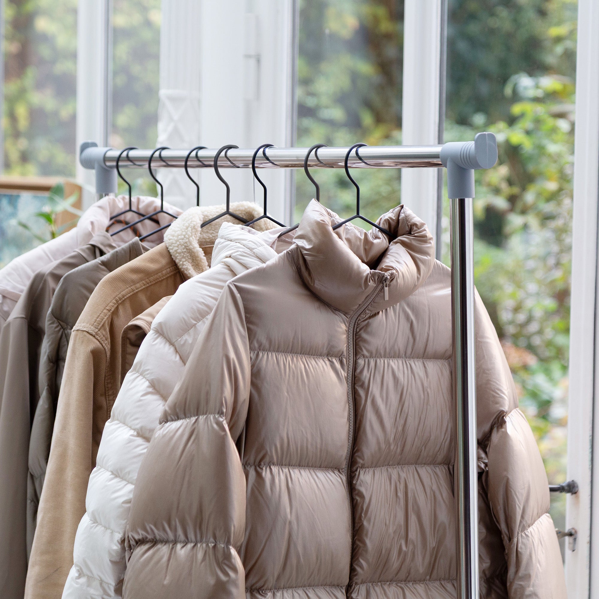 portant-v-tements-roulettes-compactor-loft-m-tal-gris-l image 3